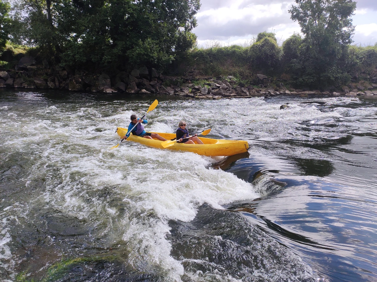 Auvergne Canoë duo couple rapide courant sensation
