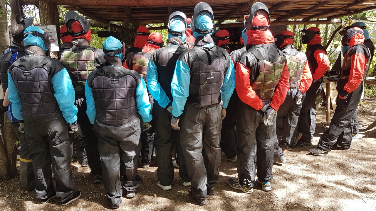 Paintball_Auvergne_Briefing_2 équipes_Adultes_vue dos